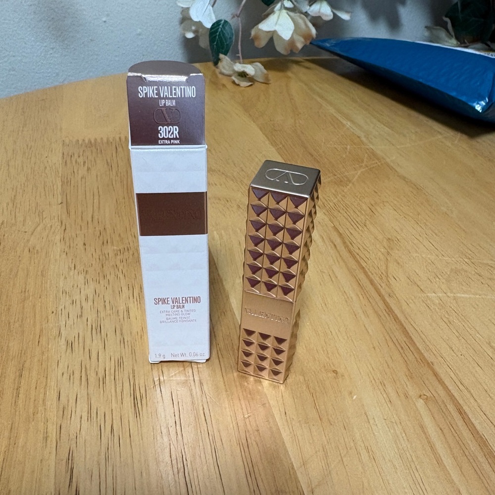 Valentino ~ Spike Valentino Lip Balm~CHOOSE YOURS! ~BNIB, AUTHENTIC 0.06oz, NEW - Picture 6 of 12